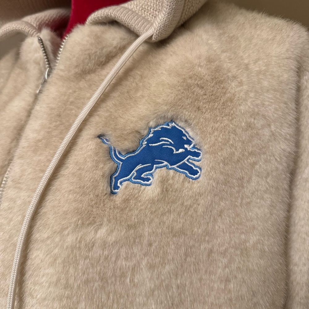 Detroit Lions Faux Fur Jacket with Hood - Picture 3 of 10